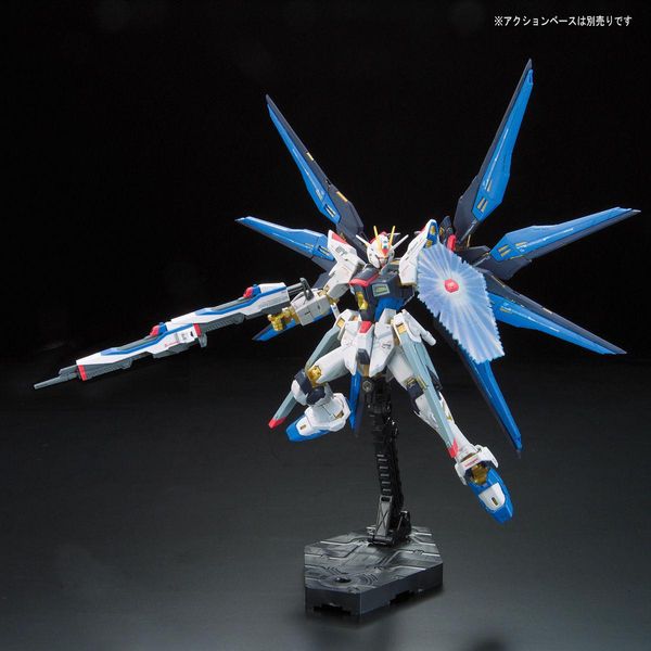 ZGMF-X20A Strike Freedom Gundam RG 1/144 (Bandai) збірна модель, Гандам аніме HS000039 фото